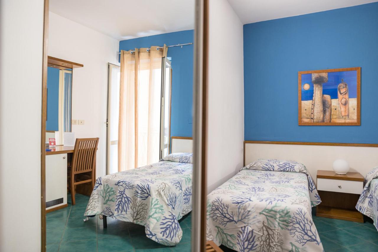 Hotel Clelia Isola di Ustica Extérieur photo