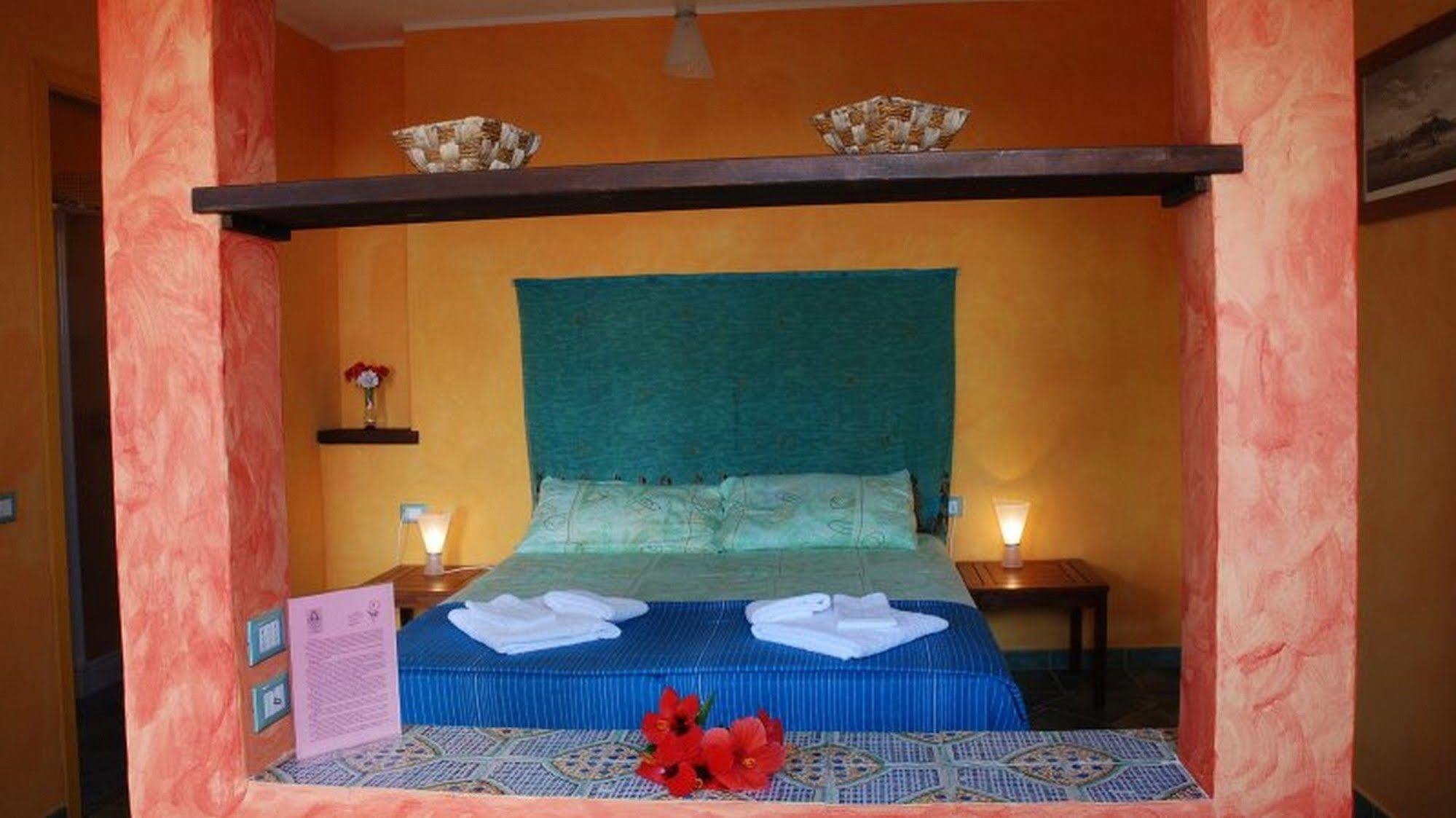 Hotel Clelia Isola di Ustica Extérieur photo